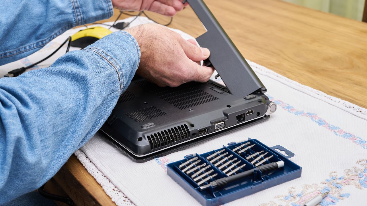 Understanding When and How to Upgrade Your Laptop Battery
