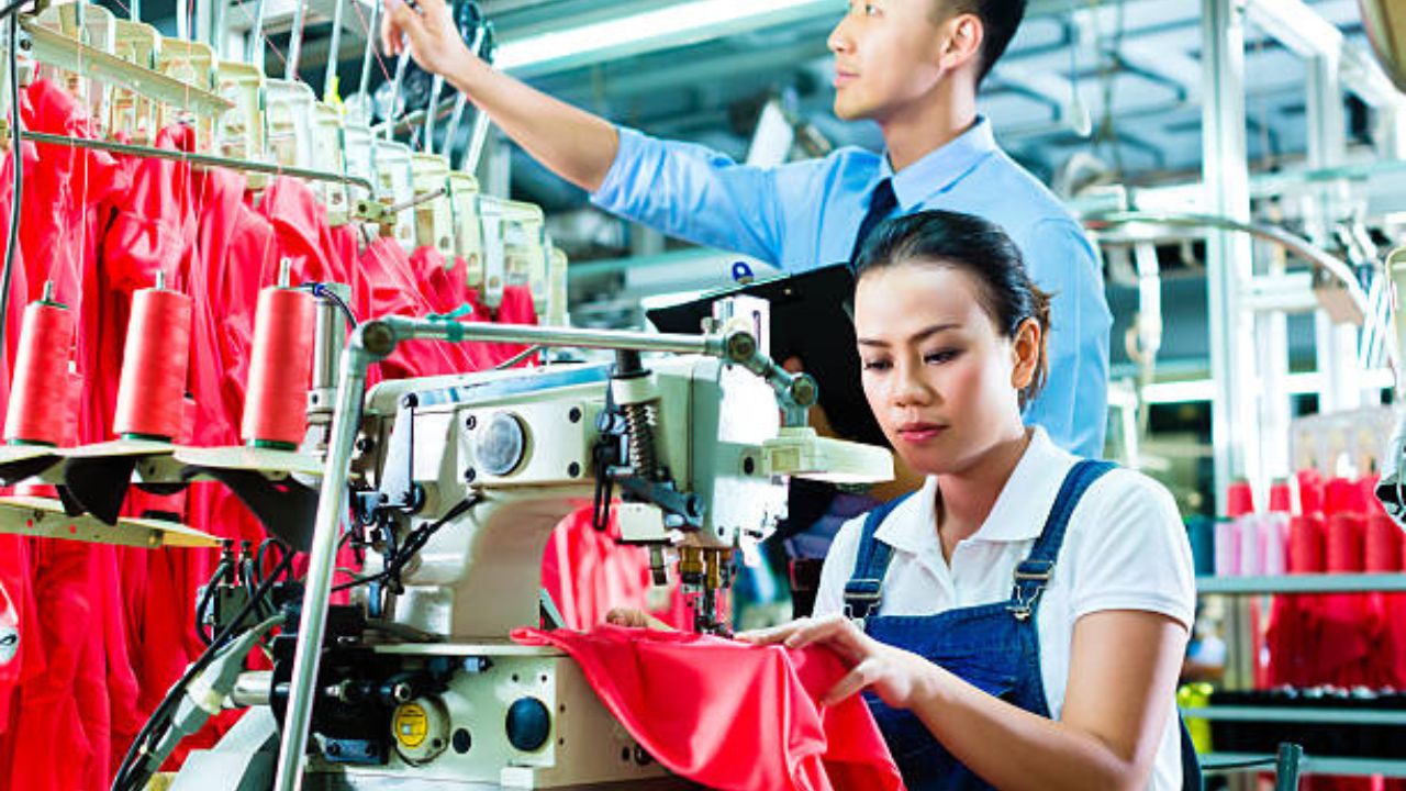 How to Choose the Right Apparel Manufacturer for a Brand